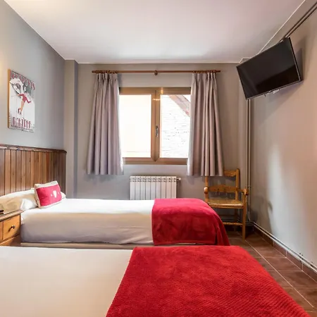 Snoe Beret Hotel Vielha